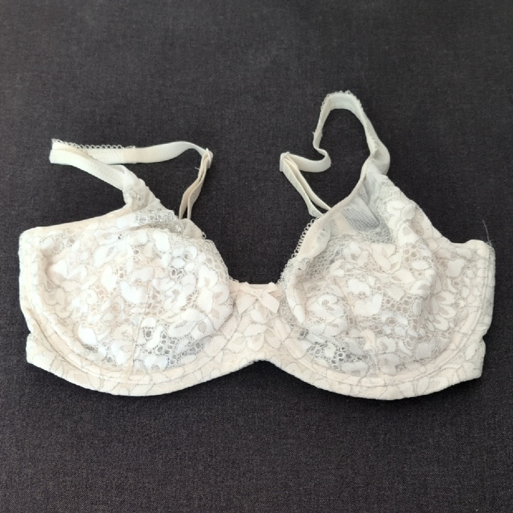 Victoria's Secret Body By Victoria Unlined Demi Floral Lace Bra Cream 32DDD NWOT